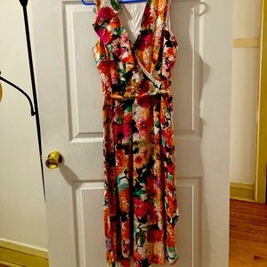 beautiful  ideal to wear in spring and summer, new, size 12, flowers pinks